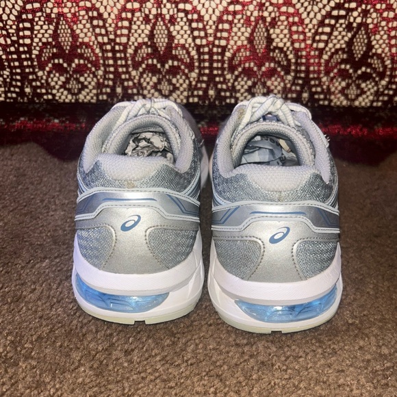 ASICS - Picture 3 of 5